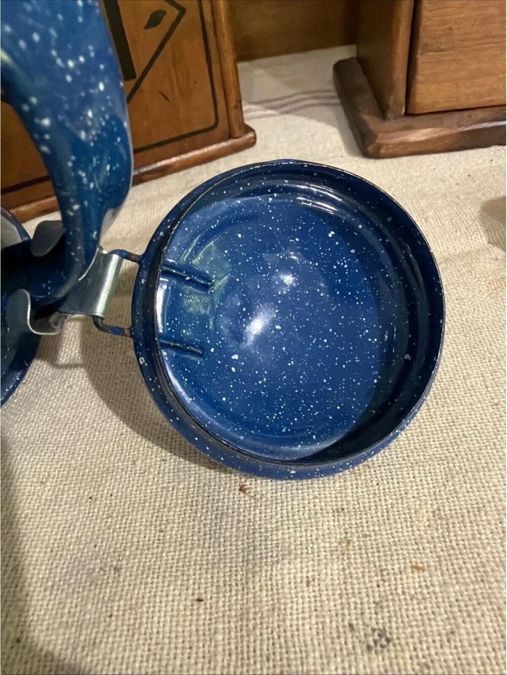VTG Blue White Speckled Enamelware Coffee Pot Lid Country Farm Camp Hike 2 Cup - Picture 7 of 9